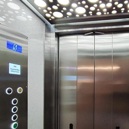 Filinhome Trg Mladenaca Novi Sad Eksteriør billede