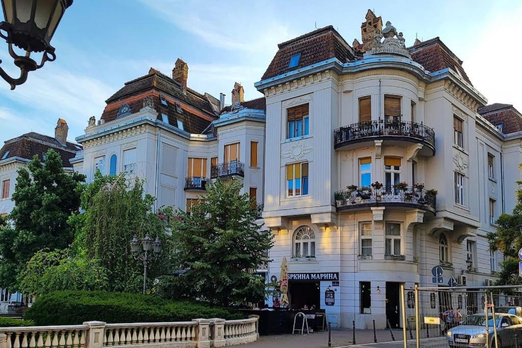 Filinhome Trg Mladenaca Novi Sad Eksteriør billede