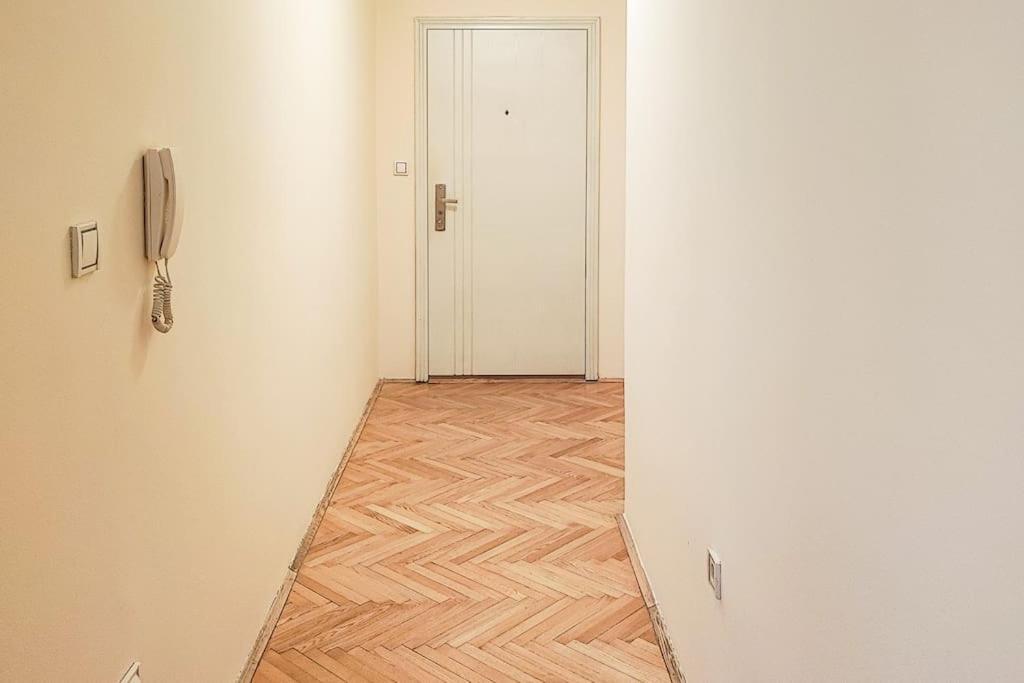 Filinhome Trg Mladenaca Novi Sad Eksteriør billede