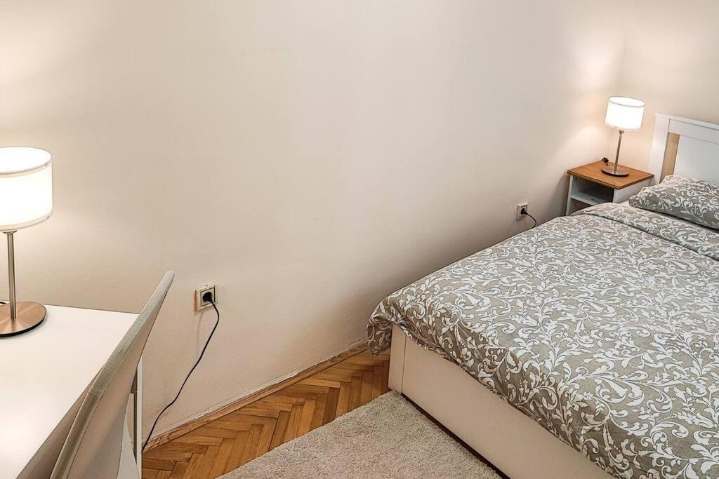 Filinhome Trg Mladenaca Novi Sad Eksteriør billede