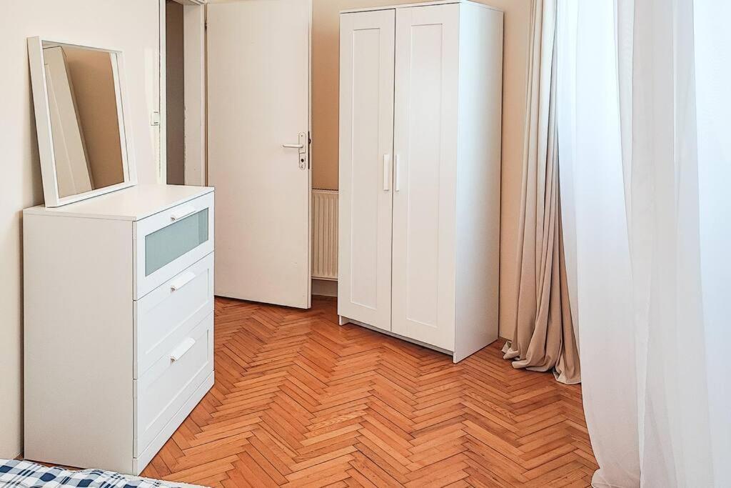 Filinhome Trg Mladenaca Novi Sad Eksteriør billede