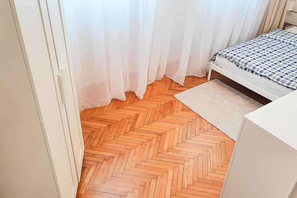 Filinhome Trg Mladenaca Novi Sad Eksteriør billede