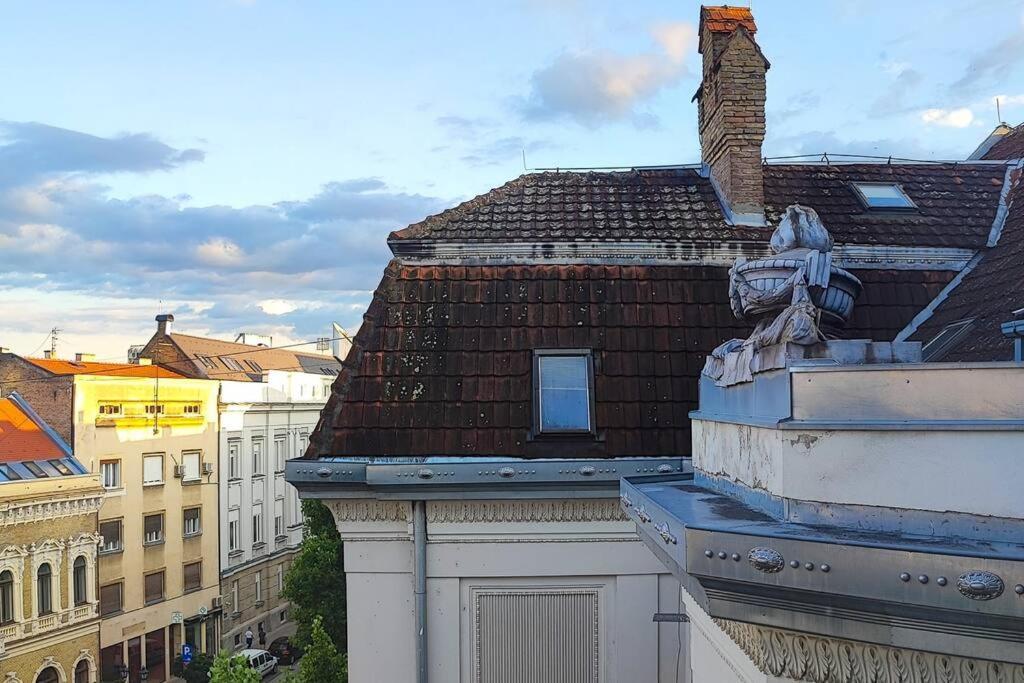 Filinhome Trg Mladenaca Novi Sad Eksteriør billede