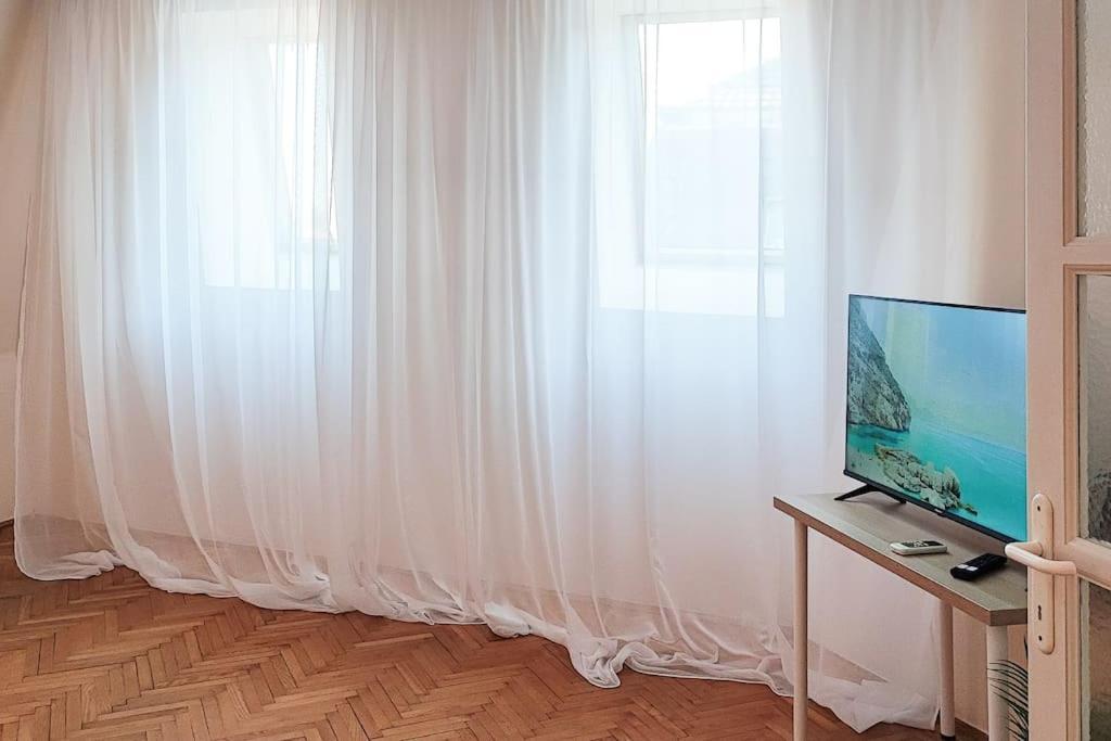 Filinhome Trg Mladenaca Novi Sad Eksteriør billede
