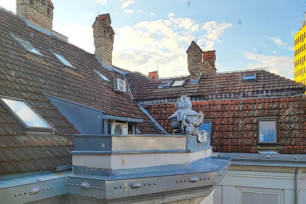 Filinhome Trg Mladenaca Novi Sad Eksteriør billede